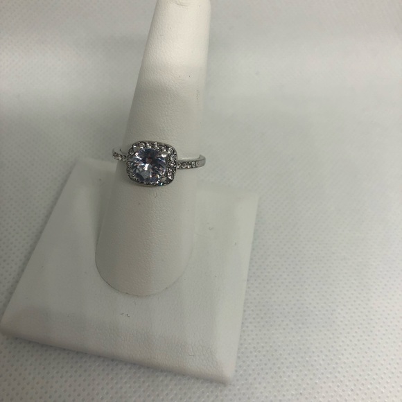 Sterling Silver Ring Size 8. - Picture 2 of 4